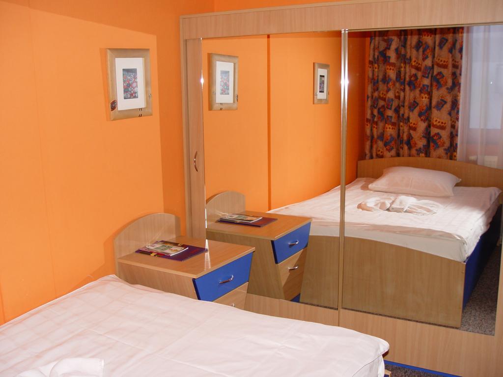 Hotel 222 Poznan Ngoại thất bức ảnh